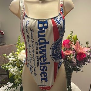 Vintage Cabella Budweiser Bathing Suit. It’s in great condition. Size 11.